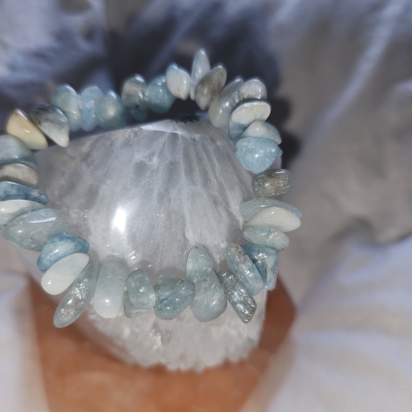 Women's Blue Chip Topaz Stretch Bracelet. - Picture 4 of 4